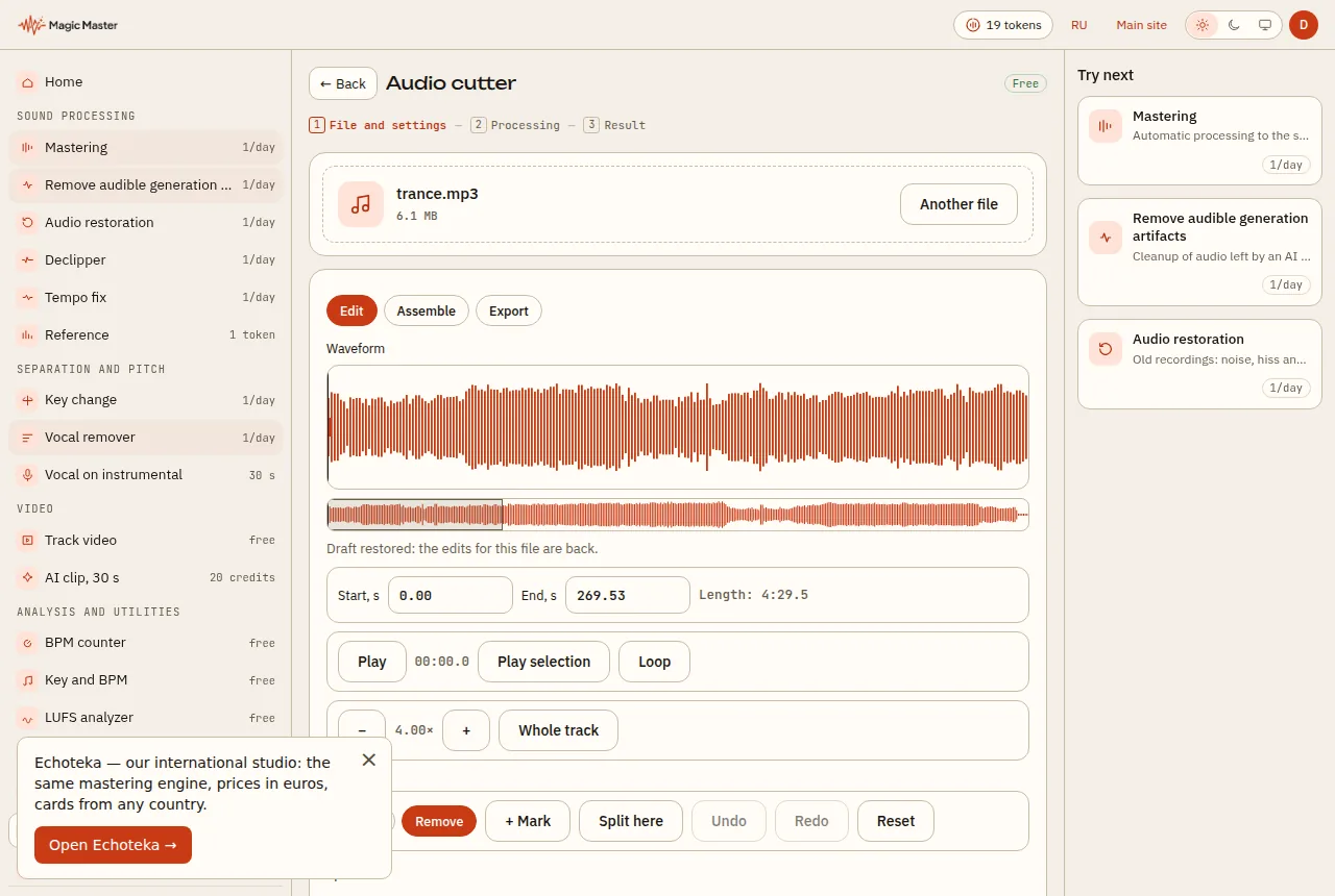 The Audio cutter editor zoomed in: the waveform, the overview strip of the whole song, the selection handles and the zoom buttons